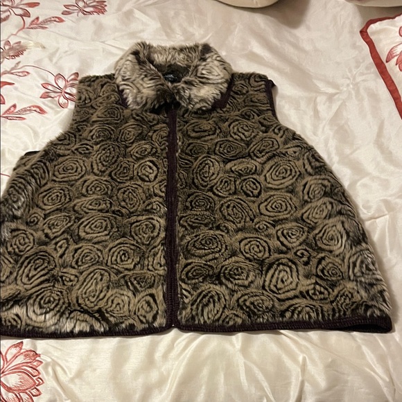 Women’s Faux Fur Vest with Detachable Collar - Size 2X - Picture 4 of 11